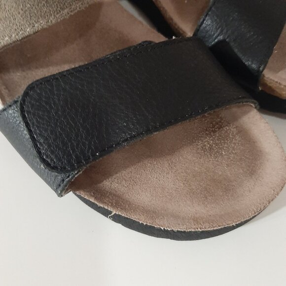 Beautiful Naot leather strap adjustable sandals - Picture 8 of 11